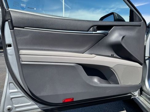 Used 2024 Toyota Camry SE image 12