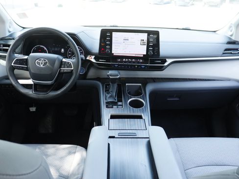 Used 2024 Toyota Sienna Limited AWD/4WD image 23