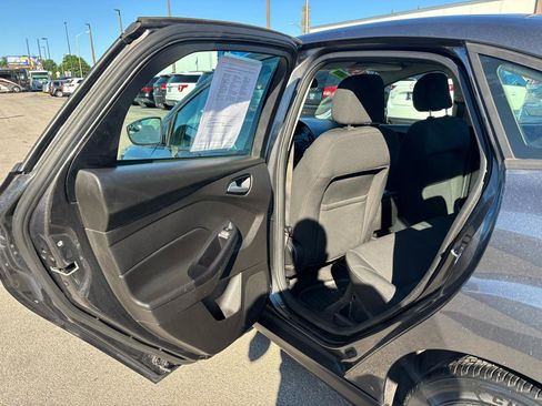 Used 2015 Ford Focus SE FWD image 18