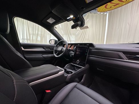Used 2025 GMC Terrain Elevation w/ Elevation Premium Package AWD/4WD image 17
