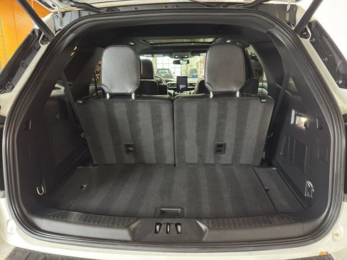 Used 2024 Ford Explorer ST w/ Technology Package image 22