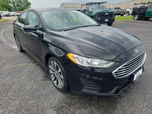 Used 2020 Ford Fusion SE AWD/4WD image 2