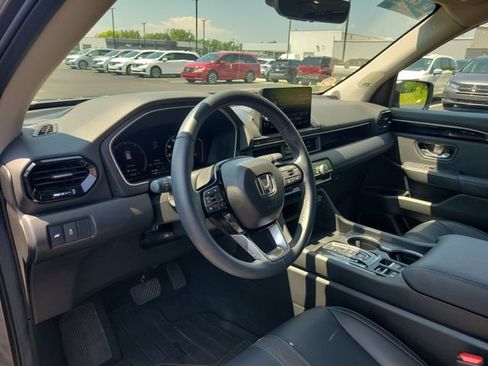Used 2025 Honda Pilot Touring image 20