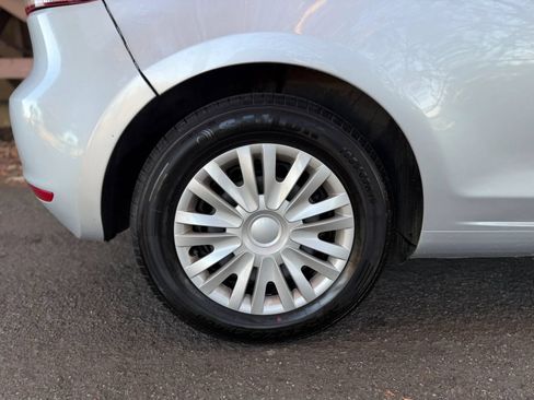 Used 2012 Volkswagen Golf 2-Door FWD image 32