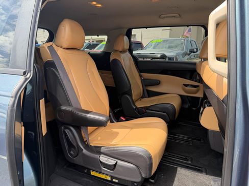 Used 2024 Kia Carnival EX FWD image 21