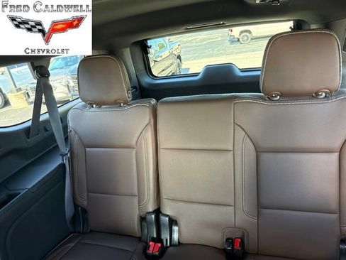 Used 2024 Chevrolet Suburban High Country w/ Advanced Technology Package AWD/4WD image 10