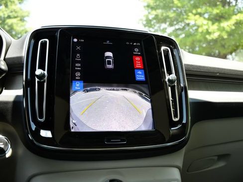 Used 2023 Volvo XC40 B5 Plus w/ Driver Assist Package AWD/4WD image 17