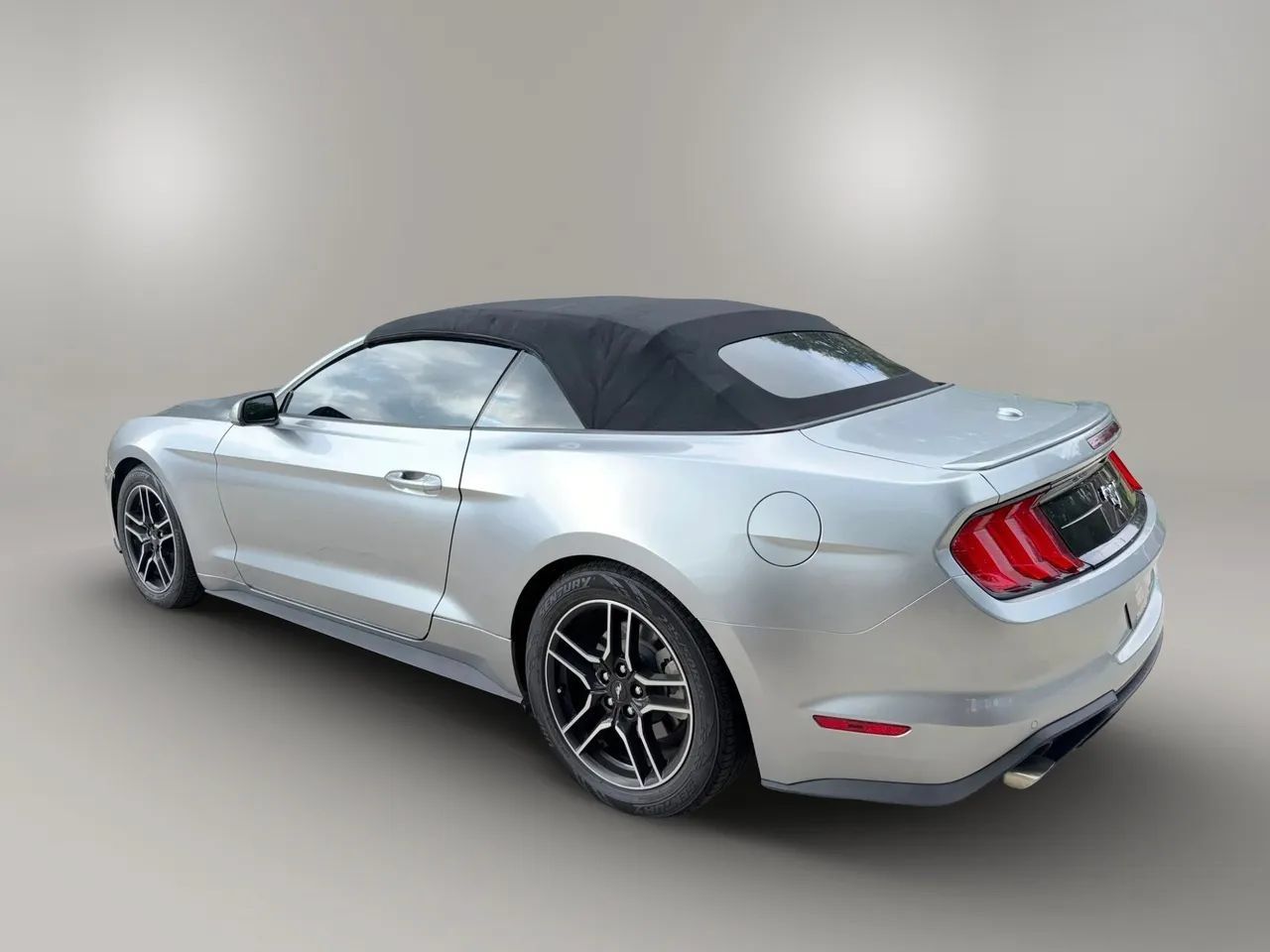 Used 2021 Ford Mustang Premium RWD image 10