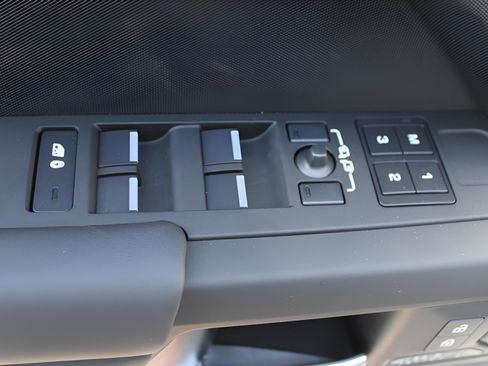 New 2025 Land Rover Defender 110 X-Dynamic SE image 24