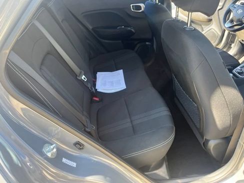 Used 2023 Hyundai Venue SEL FWD image 15