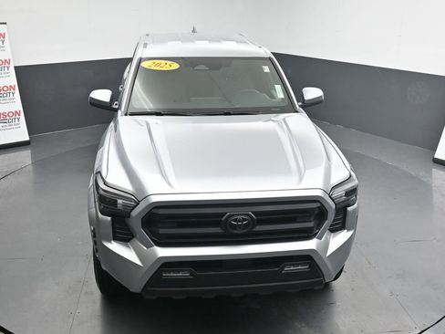 Used 2025 Toyota Tacoma SR5 image 27