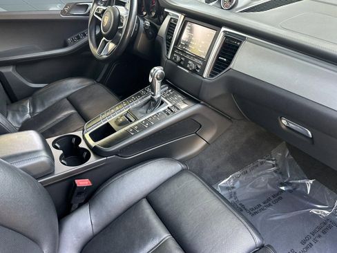 Used 2015 Porsche Macan Turbo AWD/4WD image 32