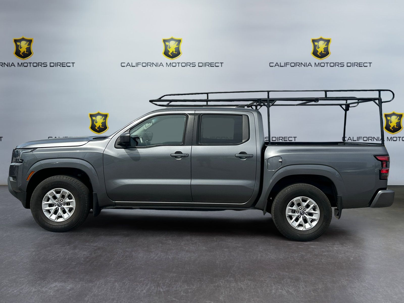 Used 2024 Nissan Frontier SV RWD image 2