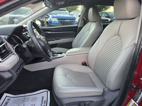 Used 2018 Toyota Camry SE FWD image 7