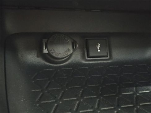 Used 2022 Toyota RAV4 XLE image 31