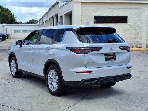 New 2026 Mitsubishi Outlander ES FWD image 3