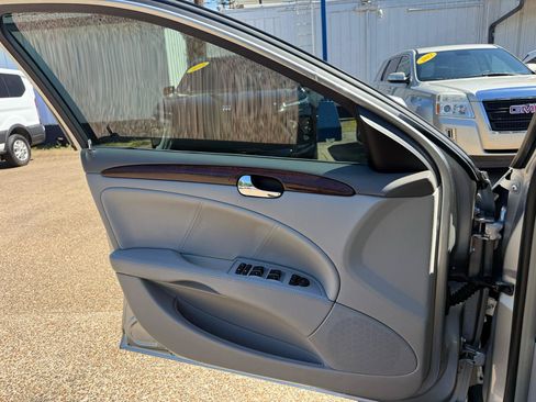Used 2008 Buick Lucerne CXL w/ Driver Confidence Package FWD image 11