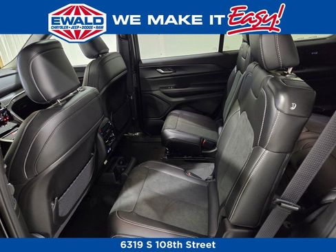 New 2025 Jeep Grand Cherokee L Altitude image 10