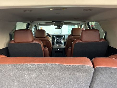 Used 2020 Cadillac Escalade Premium Luxury image 5