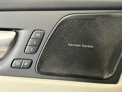 Certified 2023 Volvo XC60 B5 Plus w/ Climate Package image 20