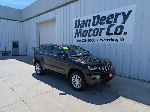 Used 2022 Jeep Grand Cherokee Laredo X AWD/4WD image 2