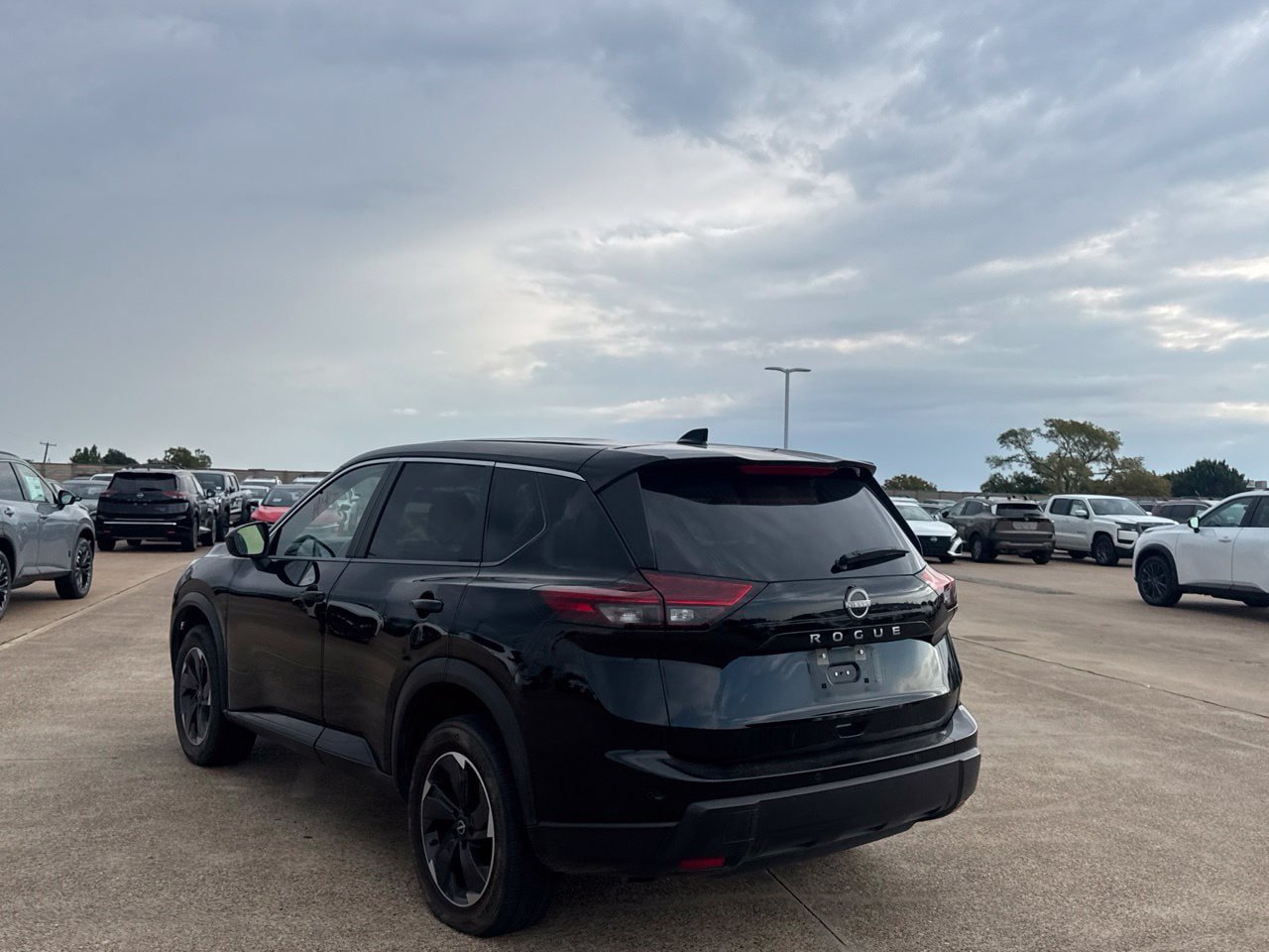 Certified 2025 Nissan Rogue SV FWD image 18