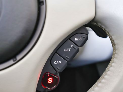 Used 2014 Aston Martin Vanquish Volante image 39