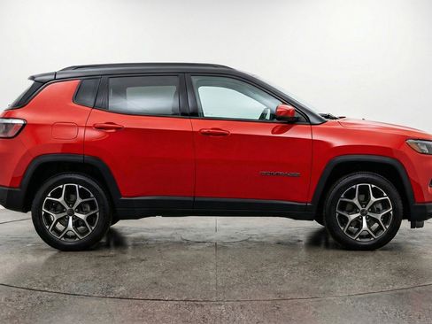 Used 2025 Jeep Compass Limited image 11