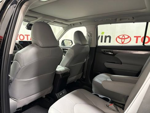 Used 2026 Toyota Highlander Platinum AWD/4WD image 22