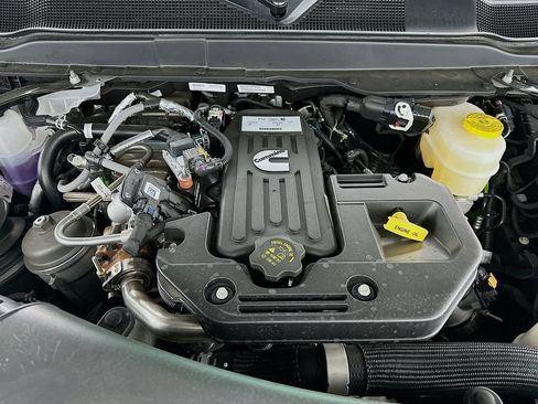 New 2026 RAM 2500 Laramie AWD/4WD image 18