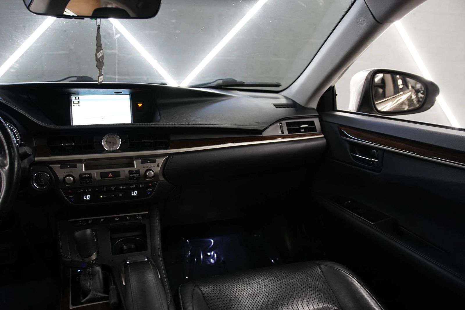 Used 2017 Lexus ES 350 w/ Luxury Package FWD image 26