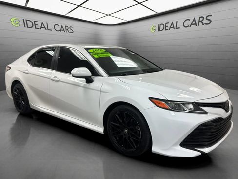 Used 2018 Toyota Camry LE FWD image 3