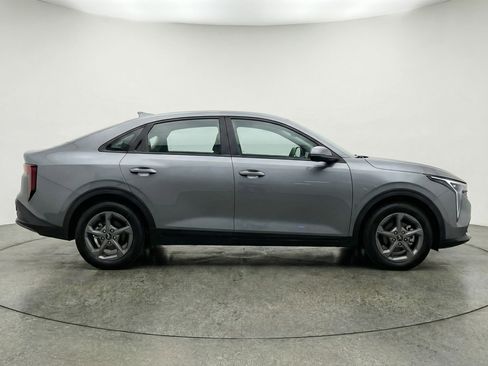 Used 2025 Kia K4 LXS image 11