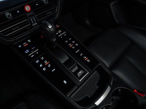 Certified 2026 Porsche Macan AWD/4WD image 24
