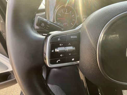 Used 2024 Kia Carnival EX image 14