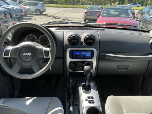 Used 2005 Jeep Liberty Limited AWD/4WD image 23