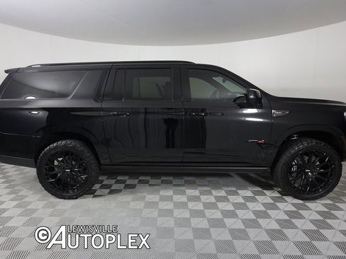 Used 2025 GMC Yukon XL AT4 Ultimate image 4