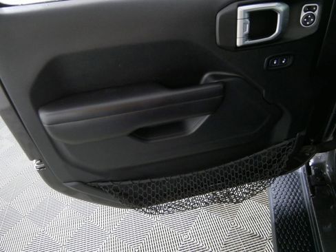 Used 2018 Jeep Wrangler Unlimited Sport S image 12