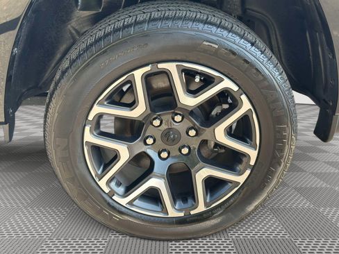 Used 2025 RAM 1500 Laramie AWD/4WD image 33