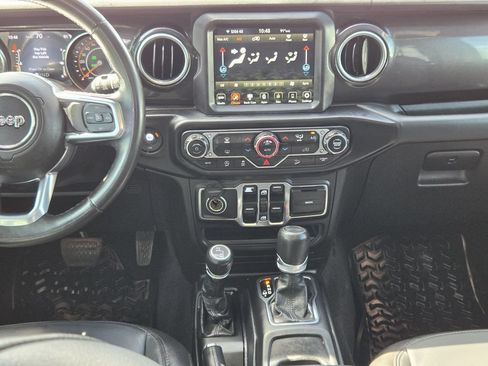 Used 2020 Jeep Wrangler Unlimited Sahara AWD/4WD image 16