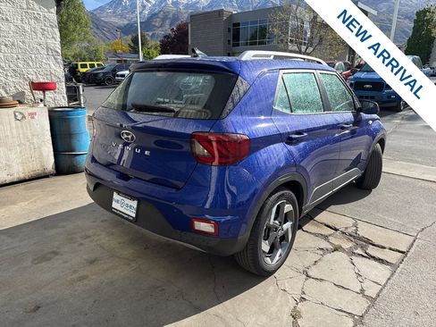Used 2022 Hyundai Venue Limited image 7