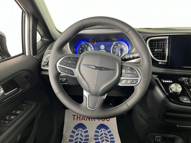Used 2026 Chrysler Pacifica Select FWD image 19