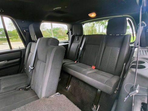 Used 2017 Ford Expedition XLT image 11