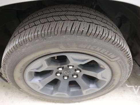 Used 2025 RAM 1500 Big Horn AWD/4WD image 9
