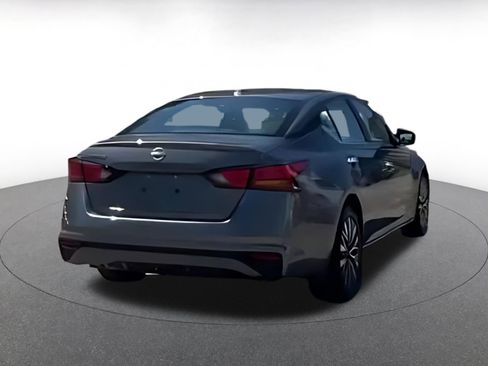 Used 2025 Nissan Altima 2.5 SV image 10