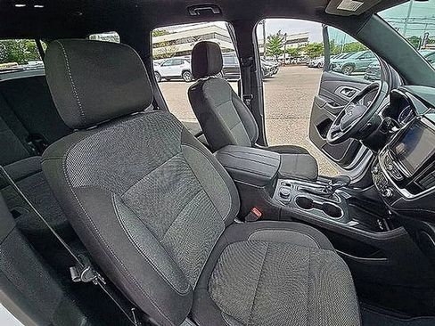 Used 2023 Chevrolet Traverse LT image 47
