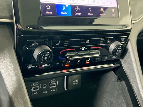 Used 2022 Jeep Grand Cherokee Limited image 15