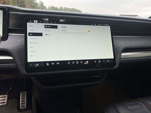 Used 2023 Rivian R1S Adventure image 27