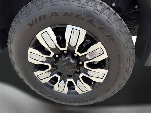 Used 2025 GMC Sierra 2500 Denali w/ Denali Reserve Package AWD/4WD image 39