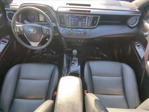 Used 2018 Toyota RAV4 SE w/ Advanced Technology Package image 17